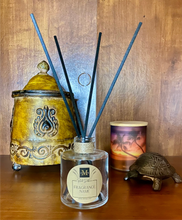 Load image into Gallery viewer, Clear Round Reed Diffuser - Black Reeds grouping