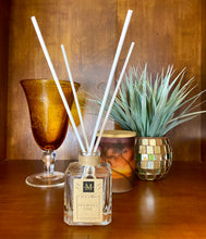 Load image into Gallery viewer, Clear Cube Reed Diffuser - White Reeds grouping