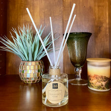Load image into Gallery viewer, Clear Round Reed Diffuser: White Reeds