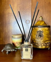 Load image into Gallery viewer, Clear Cube Reed Diffuser - Black Reeds grouping
