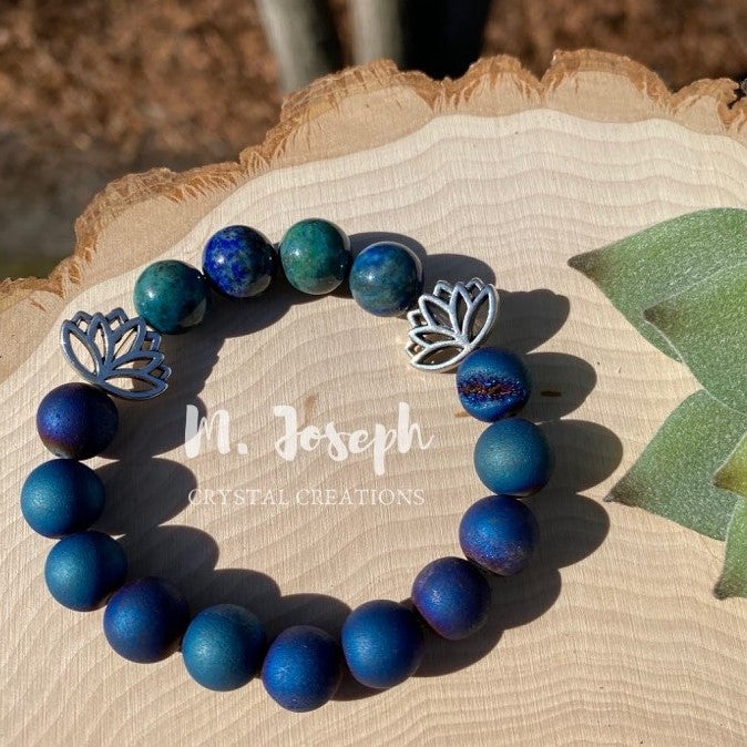 This azurite and druzy agate bracelet provides purity, relaxation and stress relief... something we can all use a bit more of.