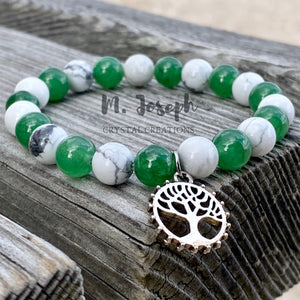 The luck stone aventurine's vibrations are boosted by the inspiration from howlite... there's no stopping the flow of prosperity from this bracelet!